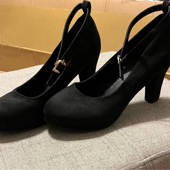 Mary Jane Heels Never used - Picture 2 of 4